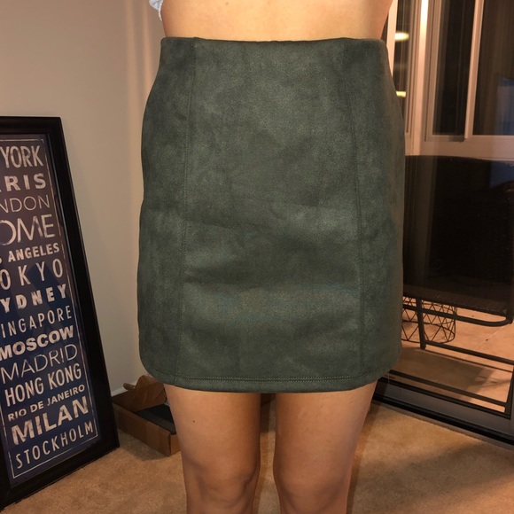 Never Worn Mini Skirt - Picture 3 of 4